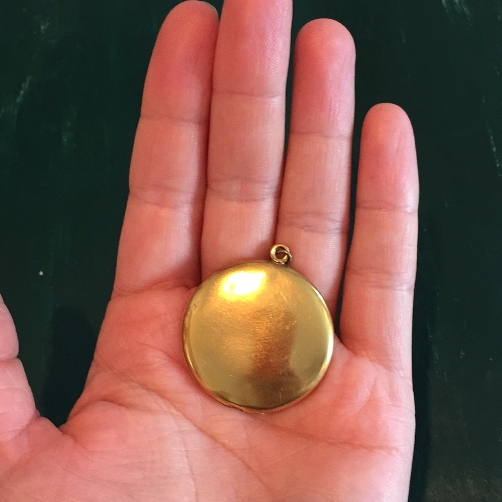 Vintage gold plated locket - Picture 3 of 5